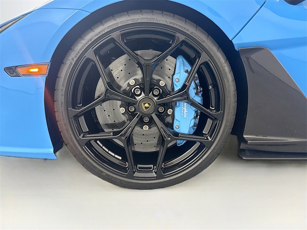 Used 2024 Lamborghini Revuelto image 35