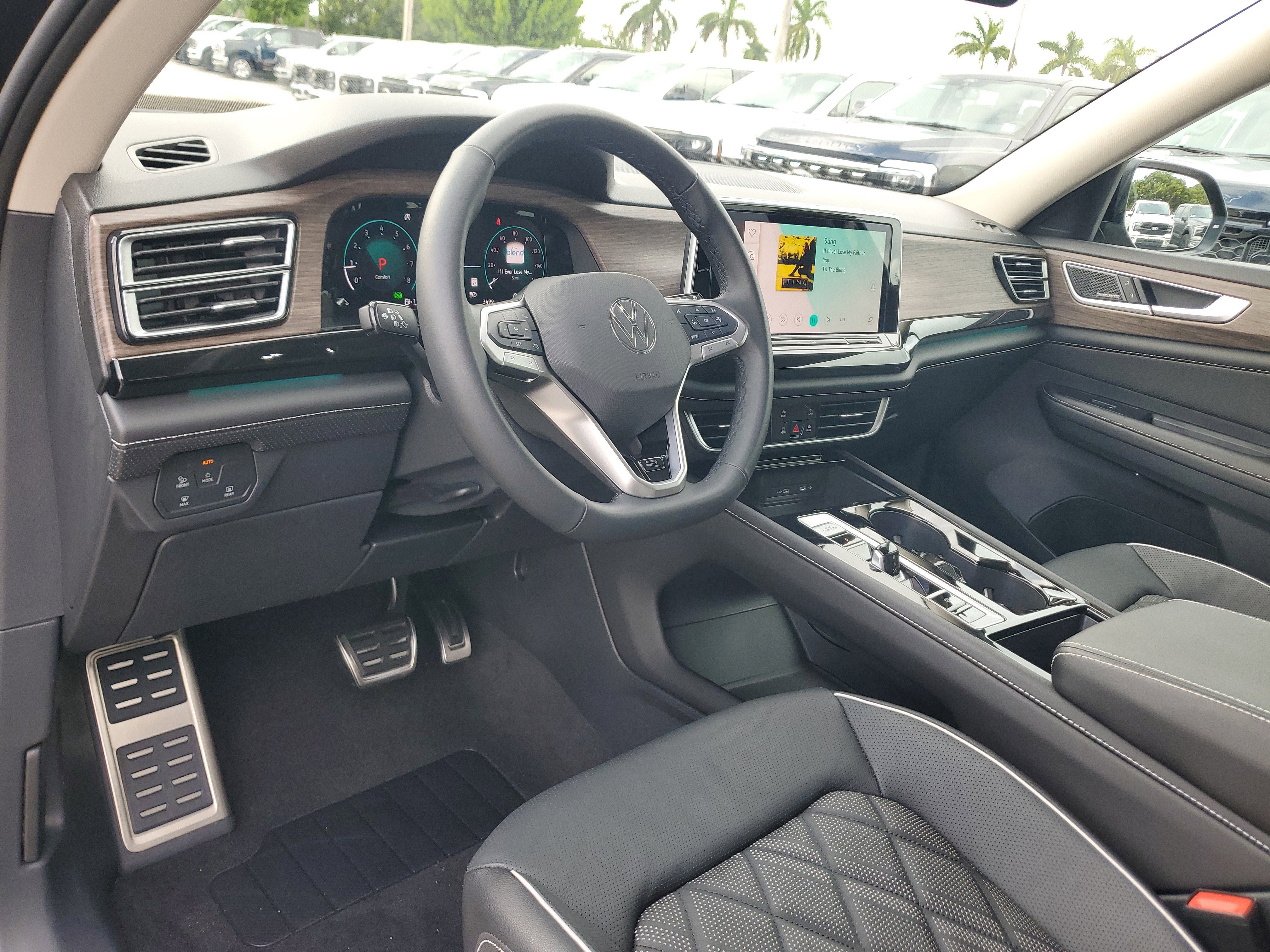 Used 2025 Volkswagen Atlas SEL Premium R-Line image 9