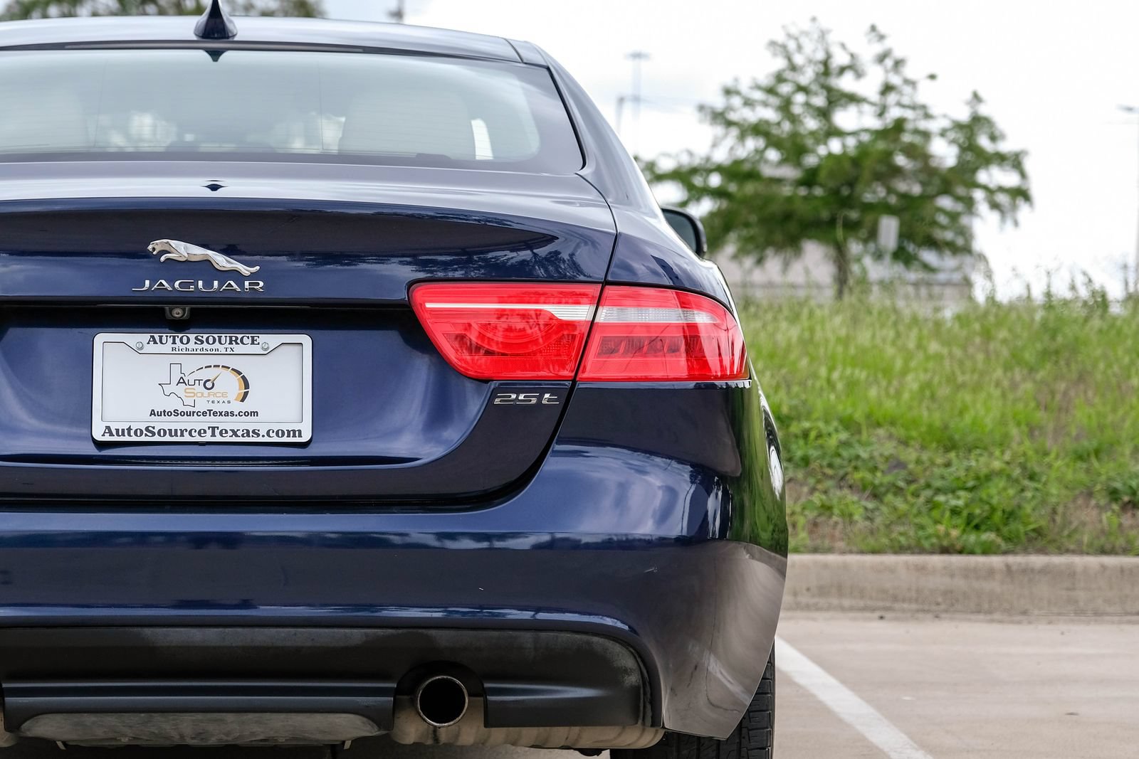 Used 2017 Jaguar XE RWD image 58