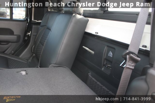 Used 2025 Jeep Gladiator Sport image 46