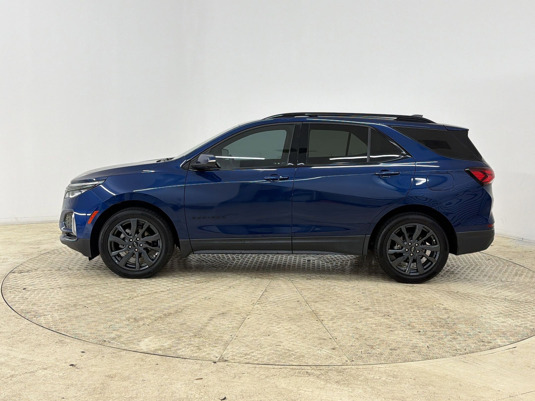 Used 2022 Chevrolet Equinox RS w/ RS Leather Package image 2