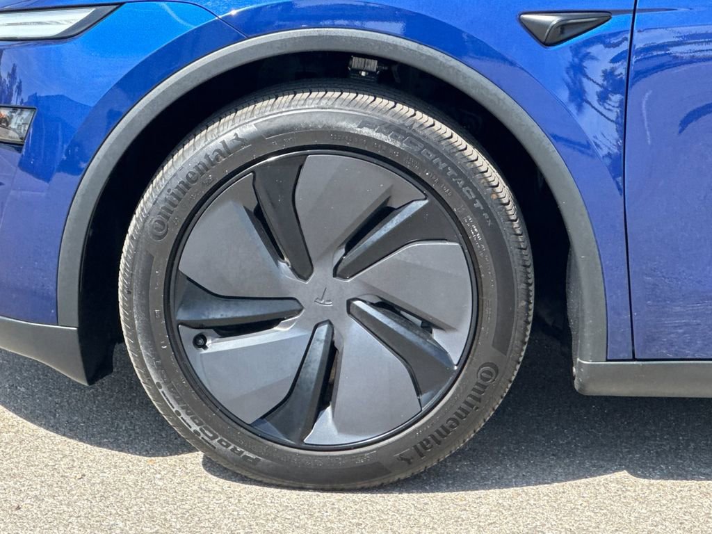 Used 2026 Tesla Model Y AWD image 30