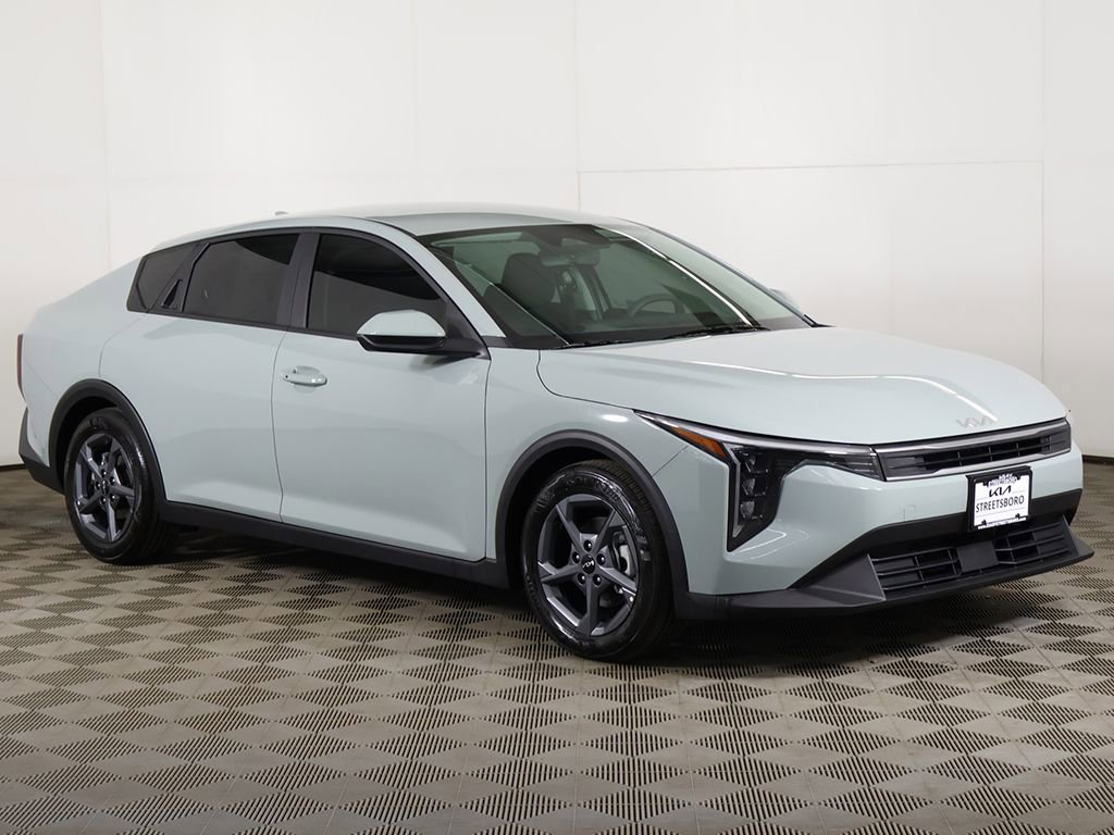 Used 2025 Kia K4 LXS image 48