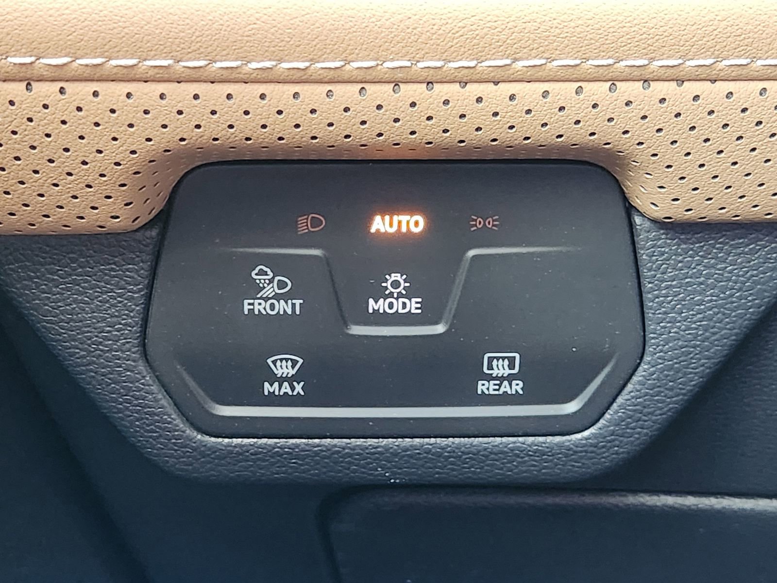 Used 2025 Volkswagen Atlas Cross Sport SEL R-Line AWD/4WD image 25