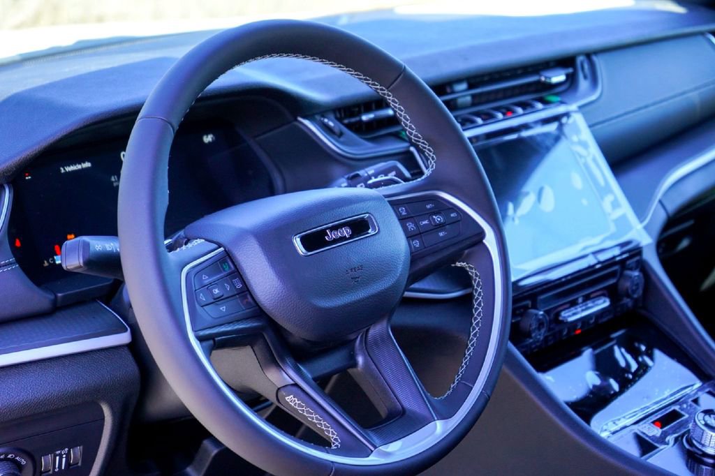 New 2026 Jeep Grand Cherokee Laredo RWD image 9