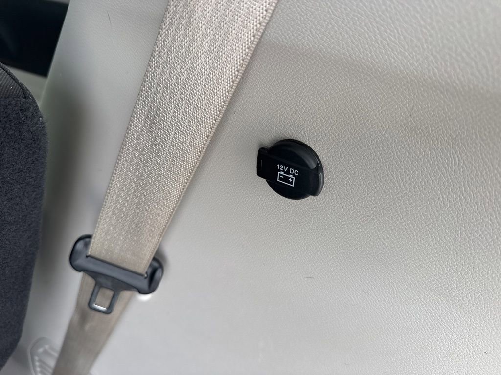 Used 2023 Chrysler Voyager LX image 17