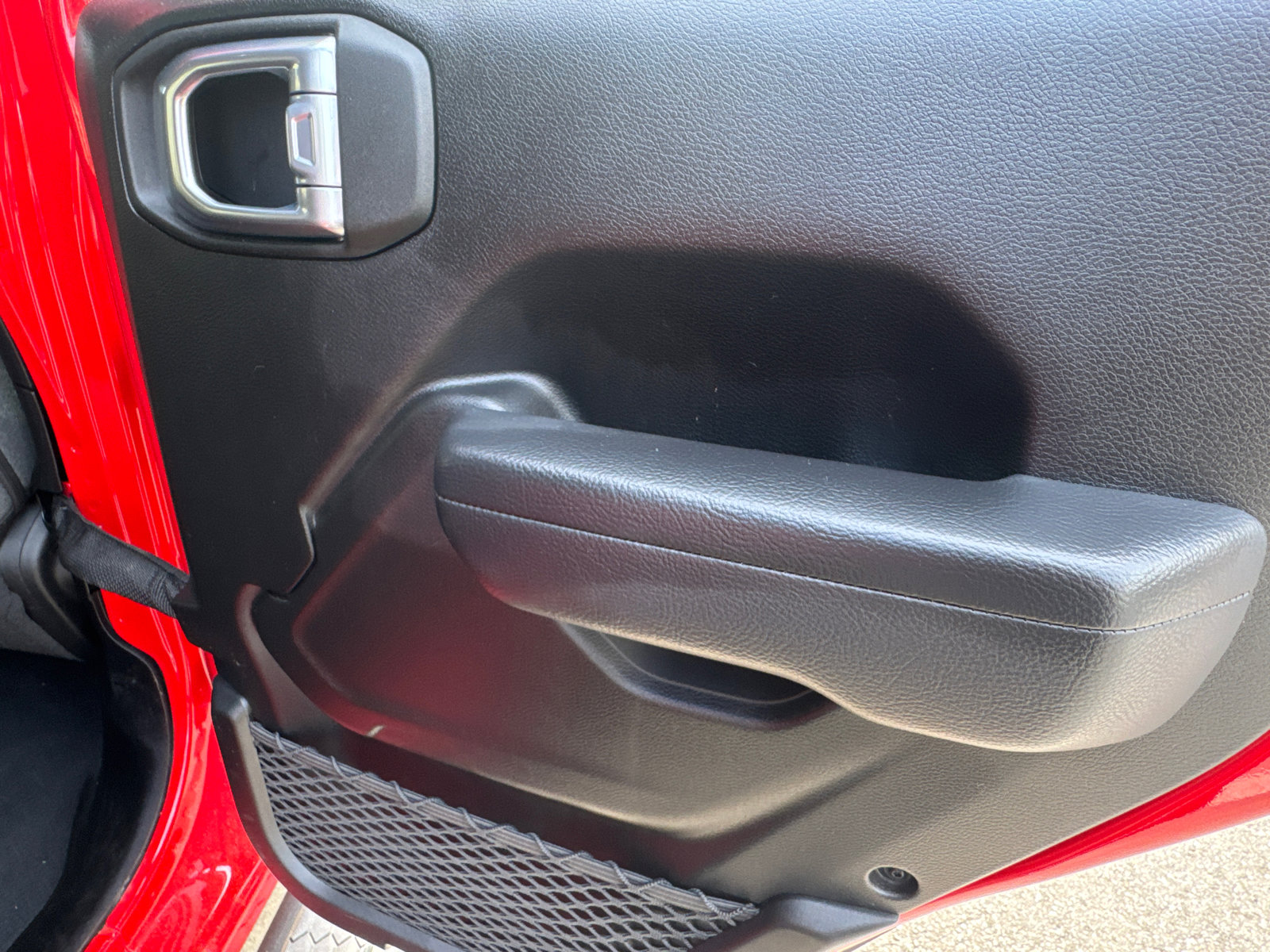 Used 2025 Jeep Wrangler Sport S image 17