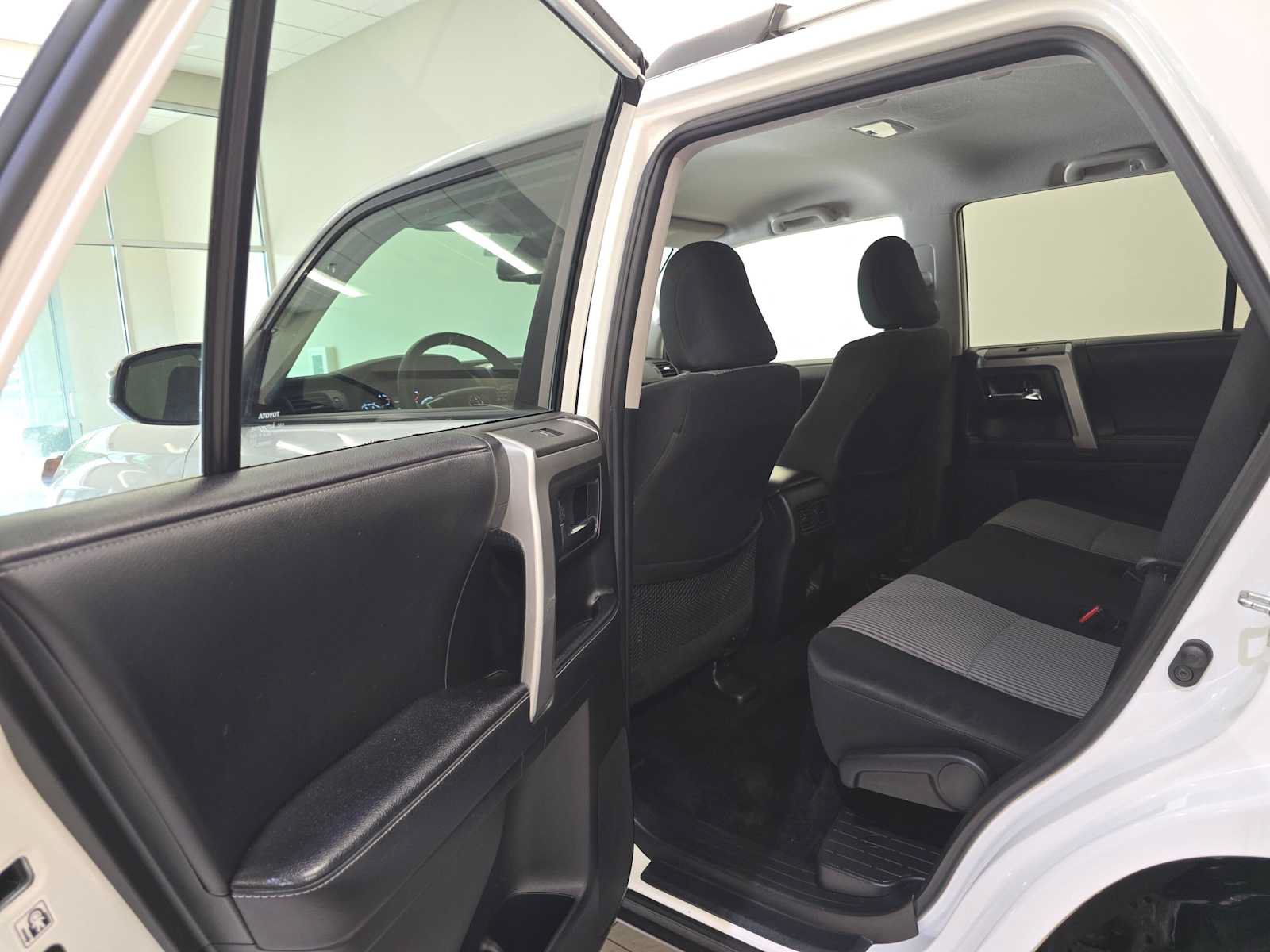 Certified 2022 Toyota 4Runner SR5 AWD/4WD image 23