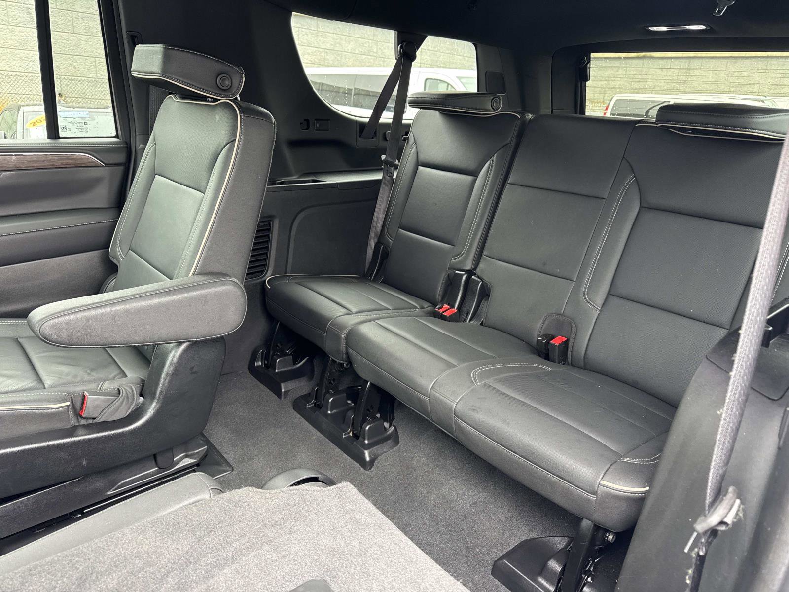 Used 2024 Chevrolet Suburban Premier image 22