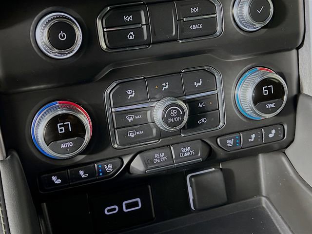 Used 2024 GMC Yukon XL SLT w/ SLT Luxury Package image 16