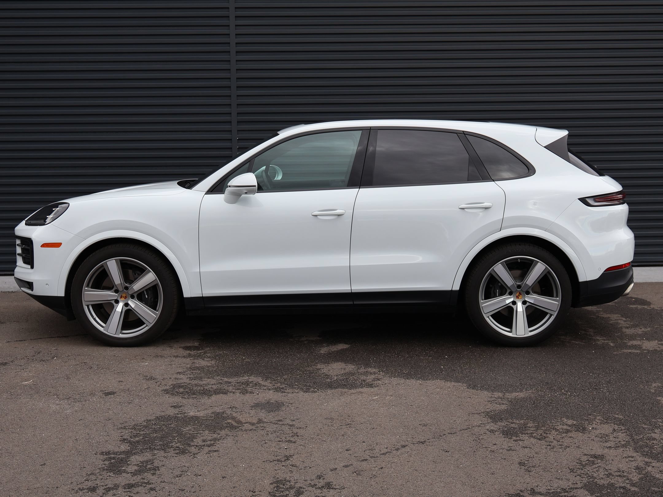 Certified 2025 Porsche Cayenne AWD/4WD image 2