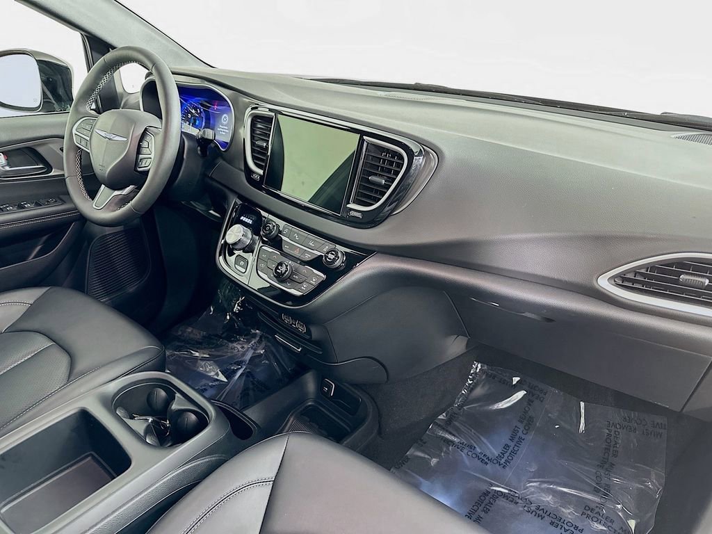 Certified 2025 Chrysler Pacifica Select image 37