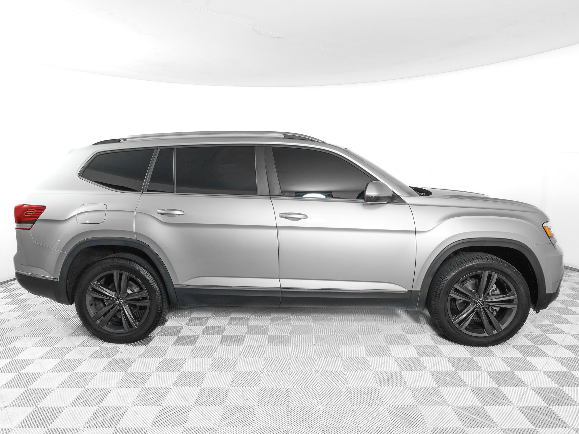 Used 2019 Volkswagen Atlas SEL FWD image 4