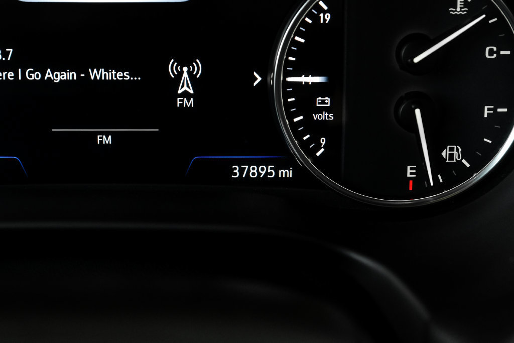 Used 2024 Buick Enclave Avenir w/ Avenir Technology Package FWD image 3