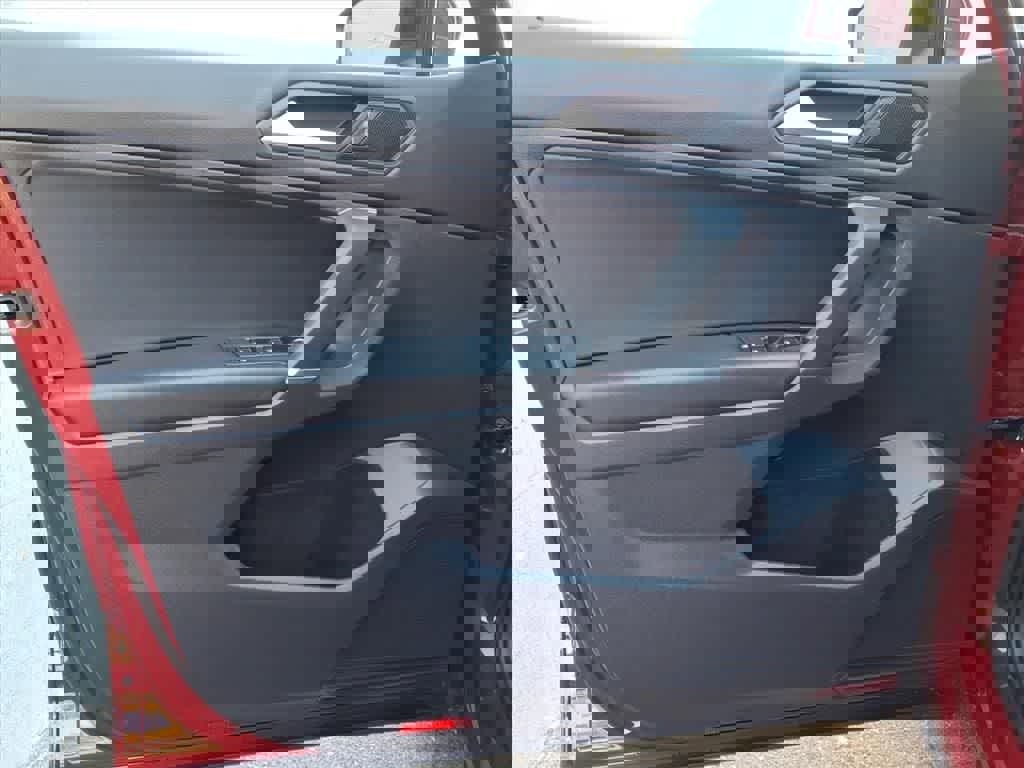 Used 2020 Volkswagen Tiguan SE image 13