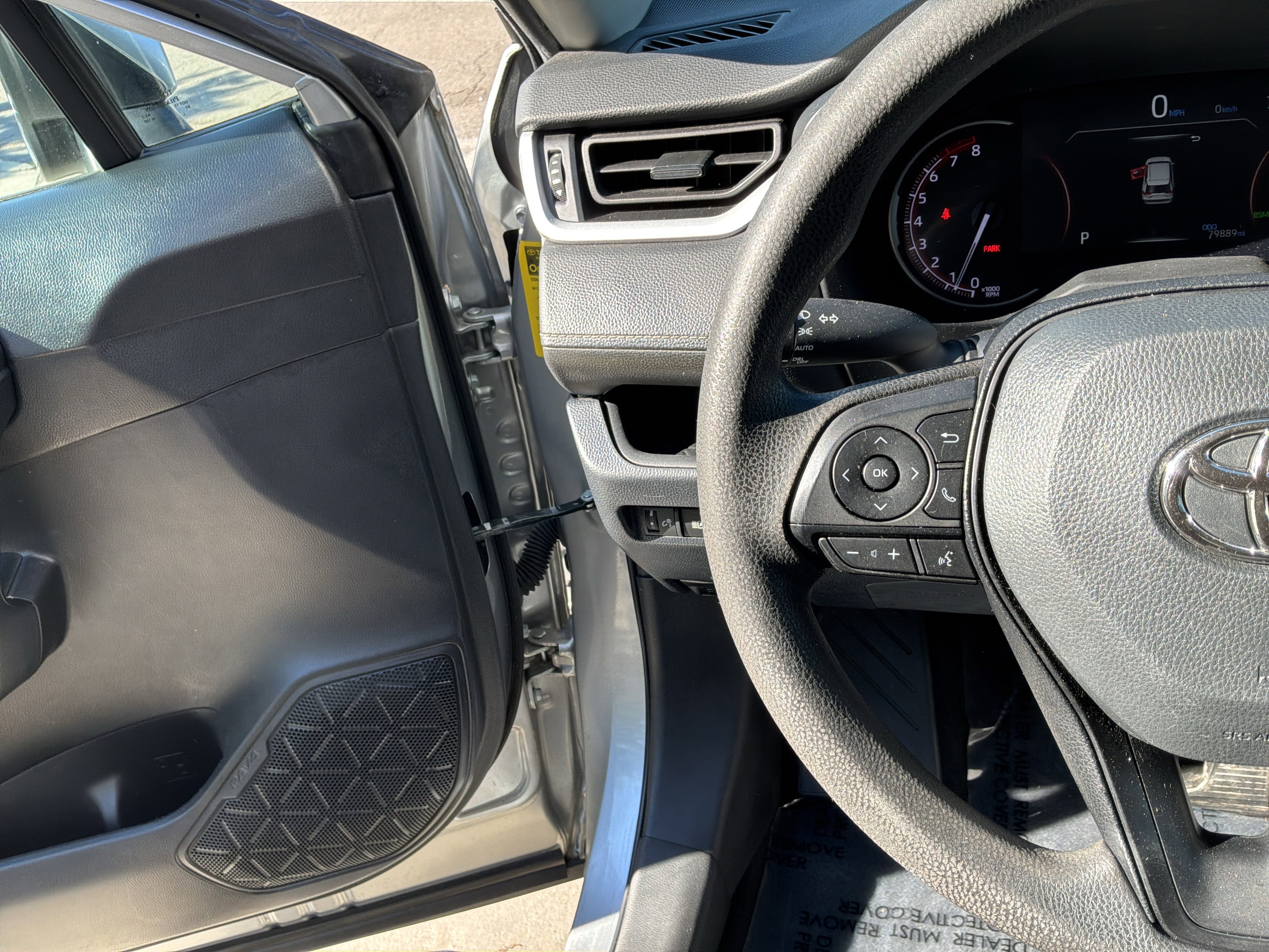 Used 2019 Toyota RAV4 XLE Premium w/ Cold Weather Package AWD/4WD image 19