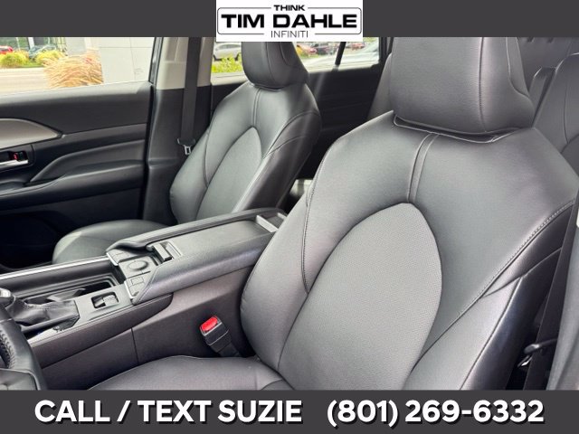 Used 2025 Toyota Grand Highlander AWD image 14