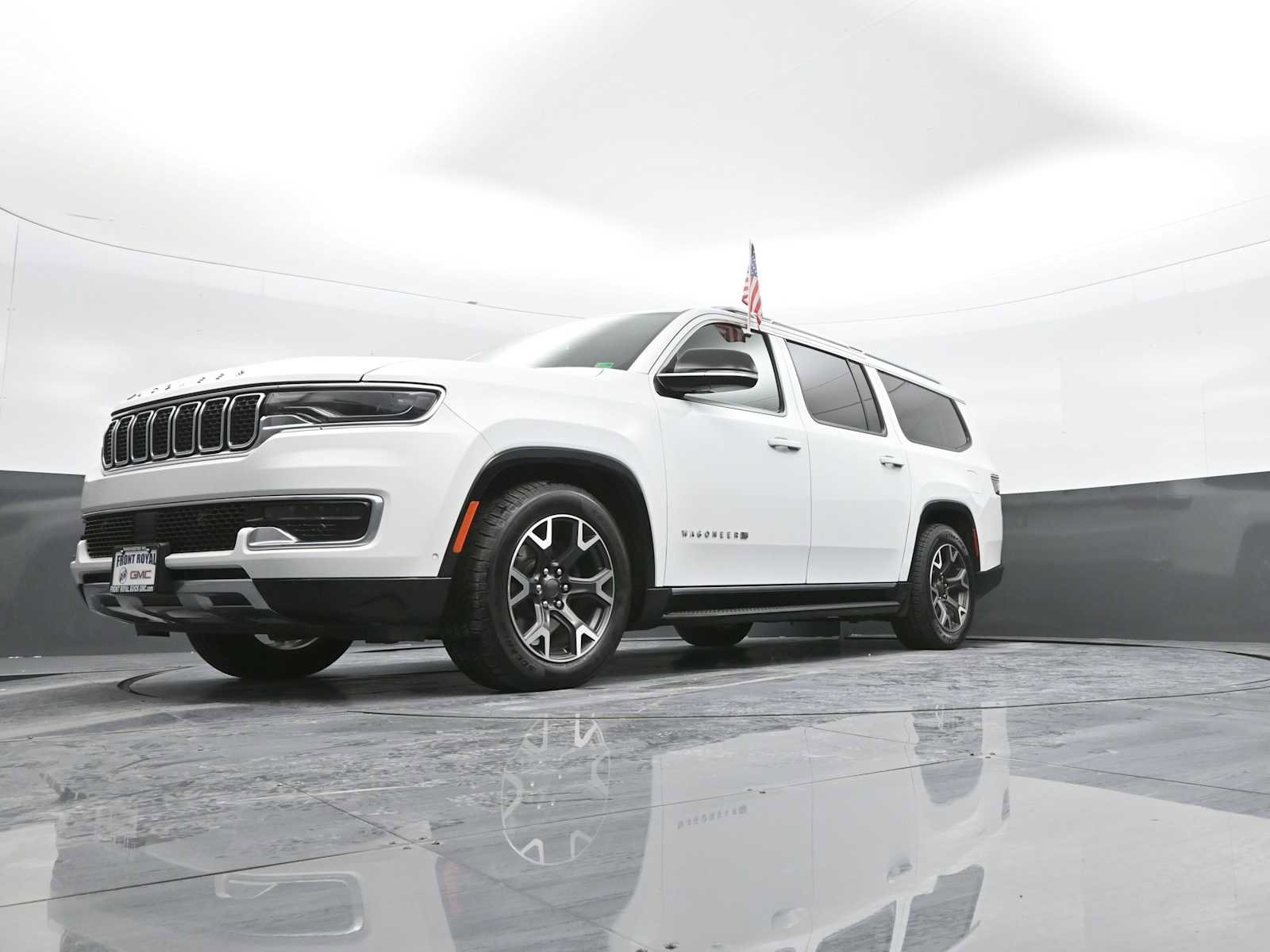 Used 2023 Jeep Wagoneer L Series III w/ Preferred Equipment Group image 39