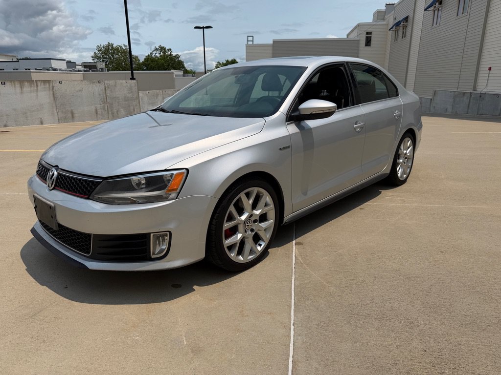 Used 2014 Volkswagen Jetta GLI FWD image 3
