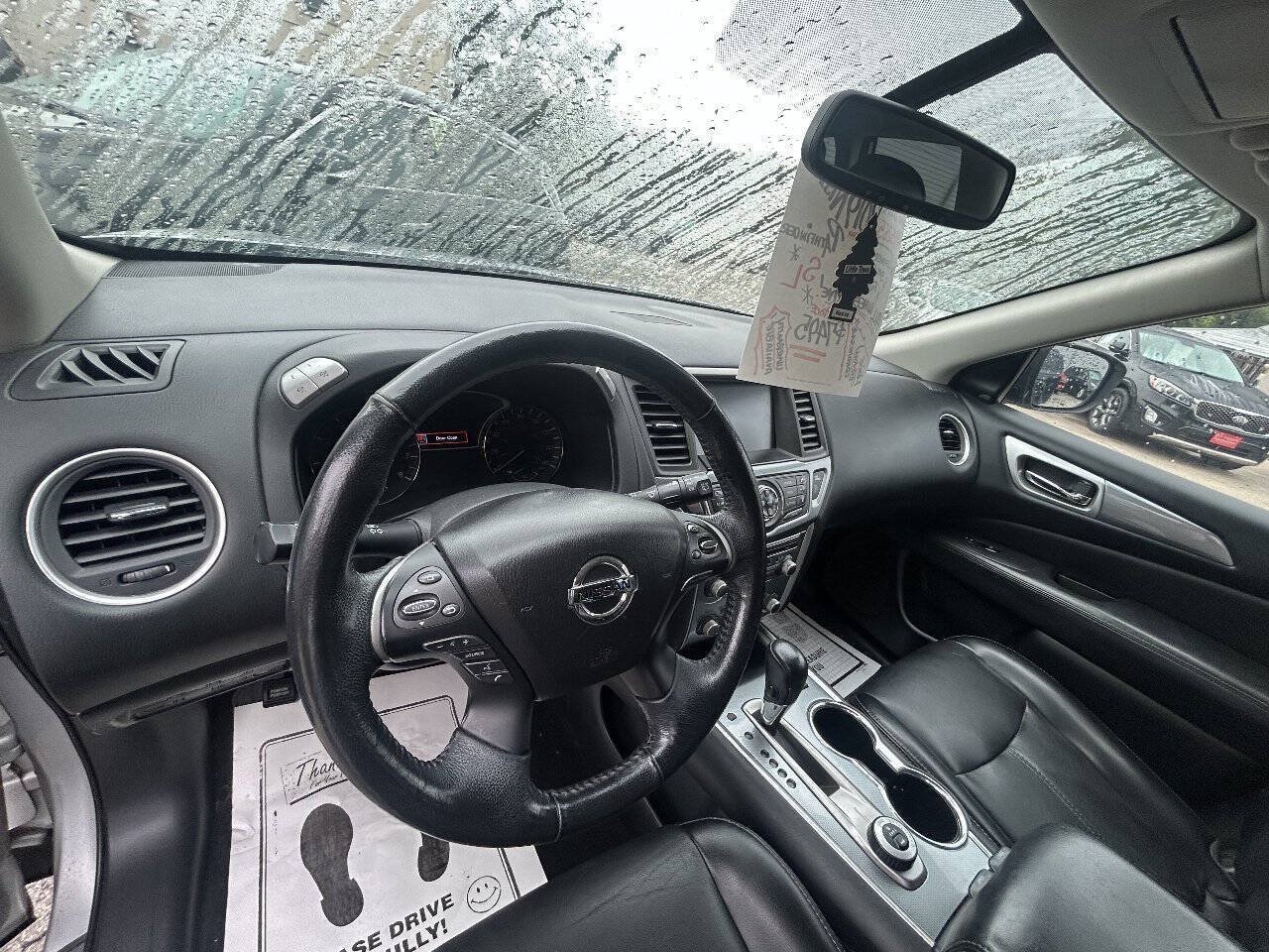 Used 2019 Nissan Pathfinder SL AWD/4WD image 5