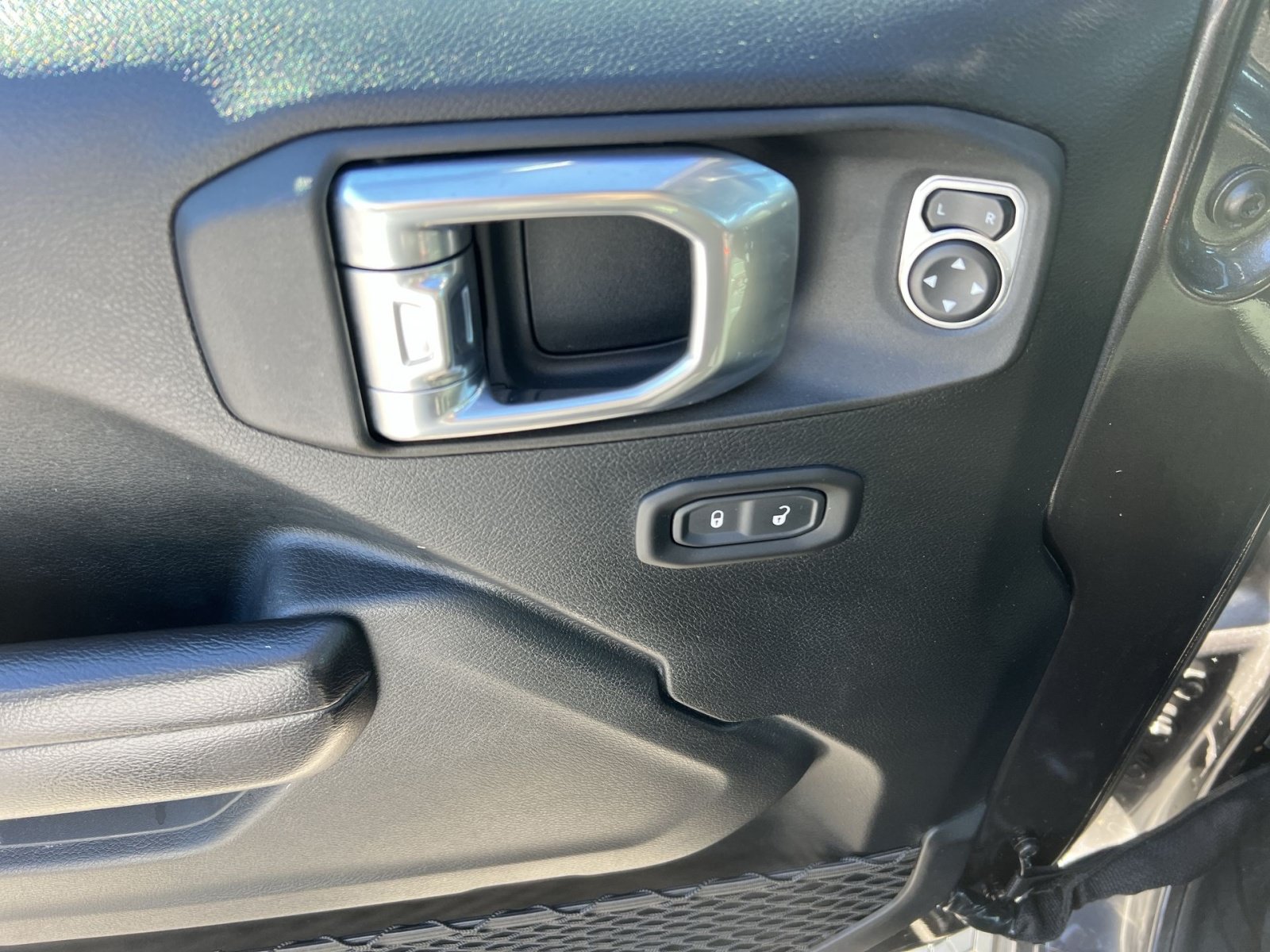 Used 2021 Jeep Wrangler Unlimited Rubicon AWD/4WD image 14