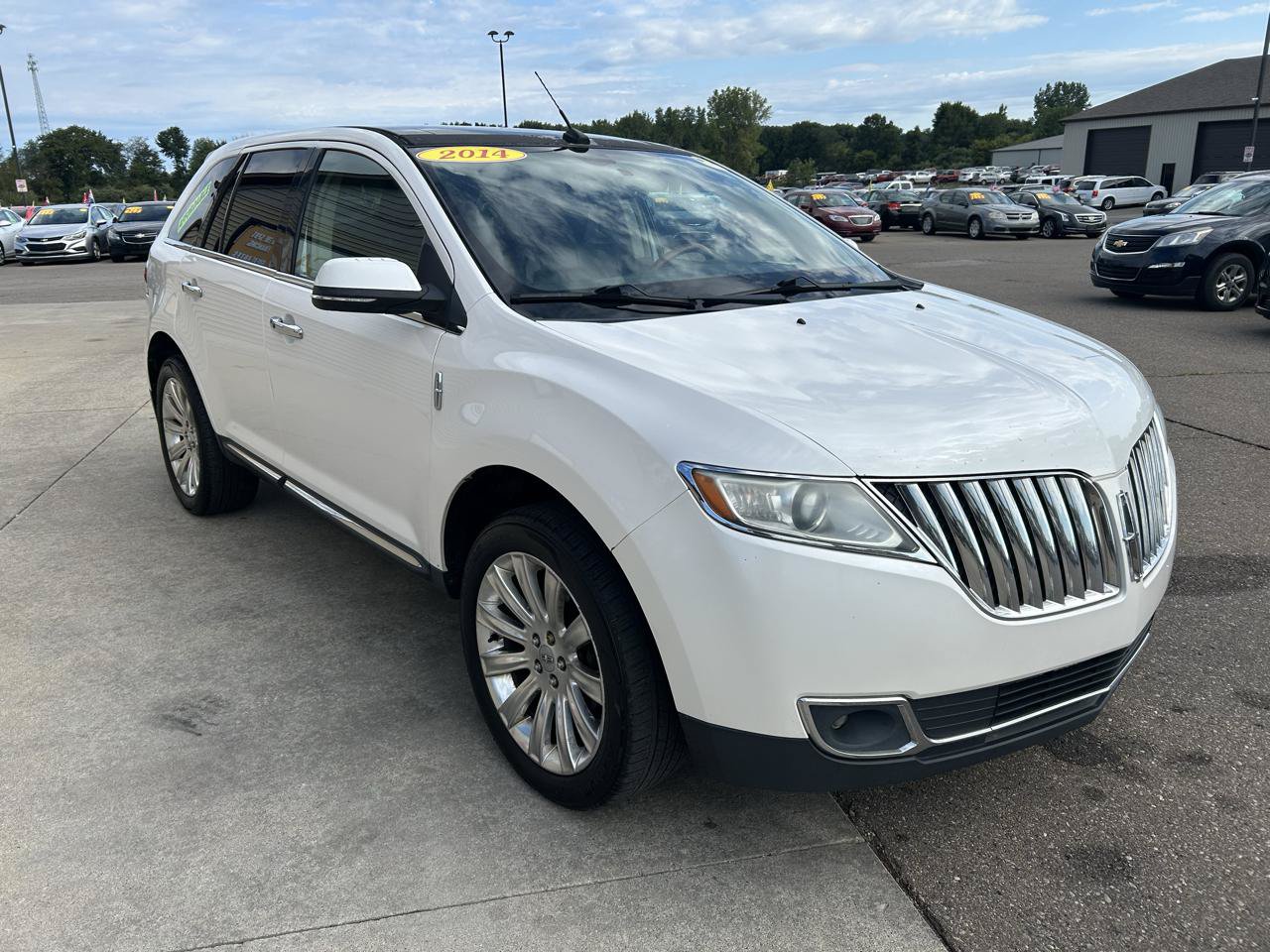 Used 2014 Lincoln MKX AWD w/ Equipment Group 101A image 3