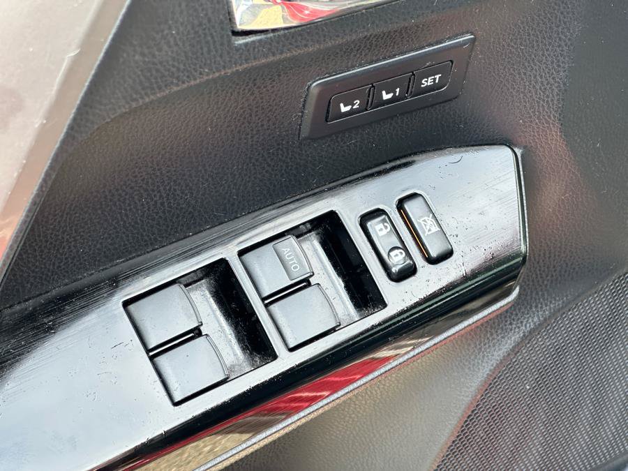 Used 2018 Toyota RAV4 Limited w/ All Weather Liner Package AWD/4WD image 16