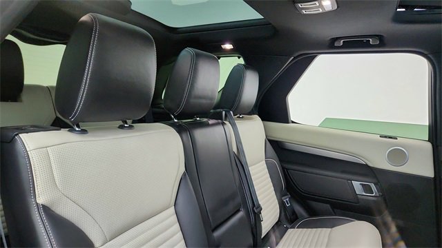 Used 2024 Land Rover Discovery Dynamic SE image 24