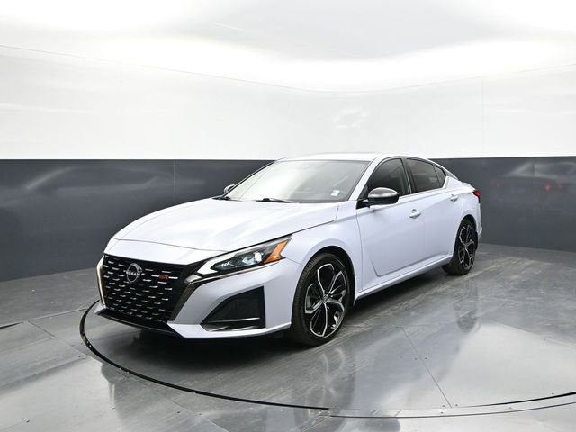 Used 2023 Nissan Altima 2.5 SR w/ SR Premium Package FWD image 8