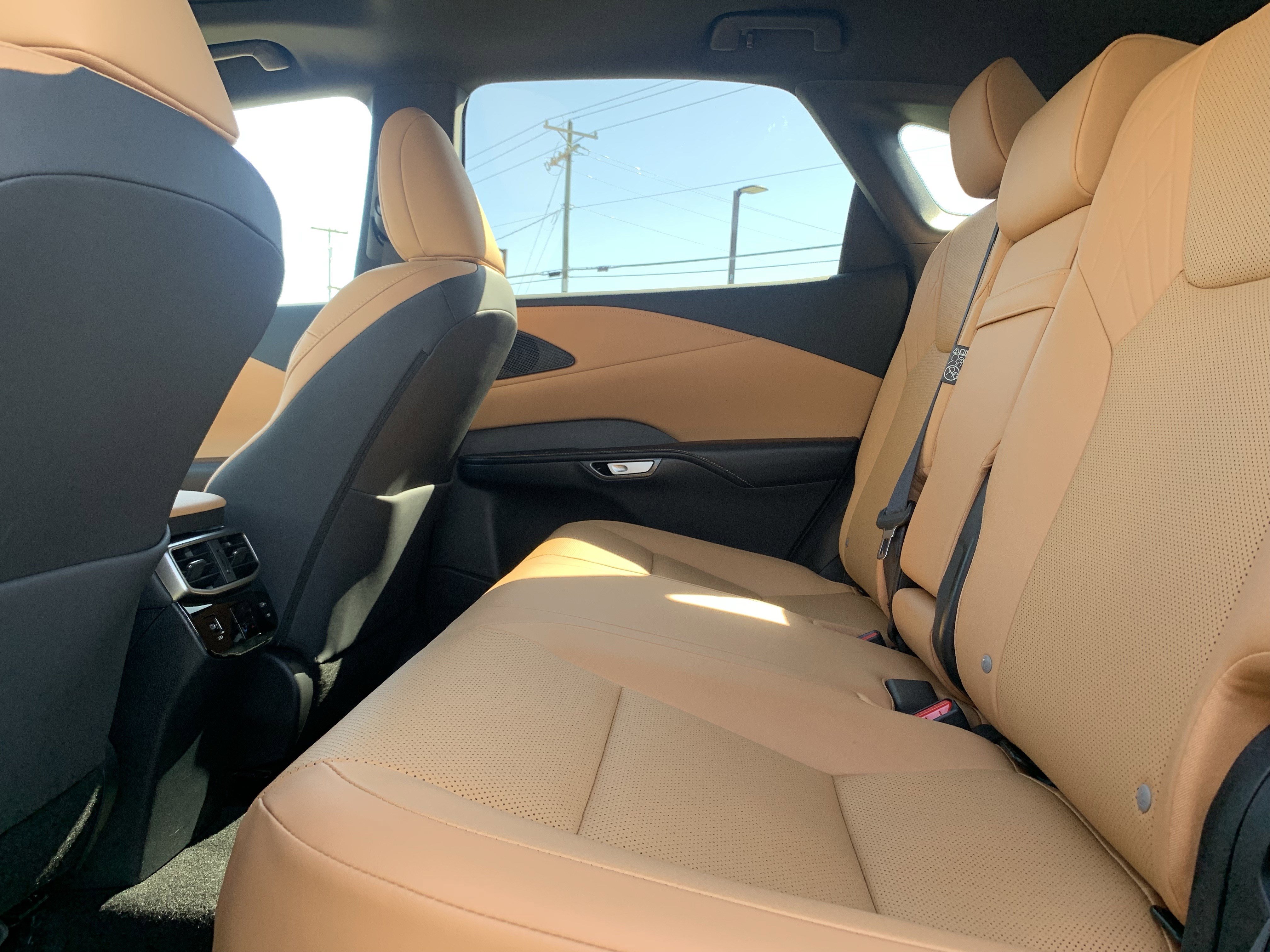 Used 2025 Lexus RX 350 Premium w/ Accessory Package (Z1) image 32