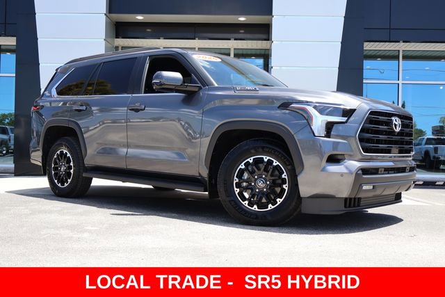 Used 2025 Toyota Sequoia SR5 w/ SR5 Premium Package AWD/4WD image 2