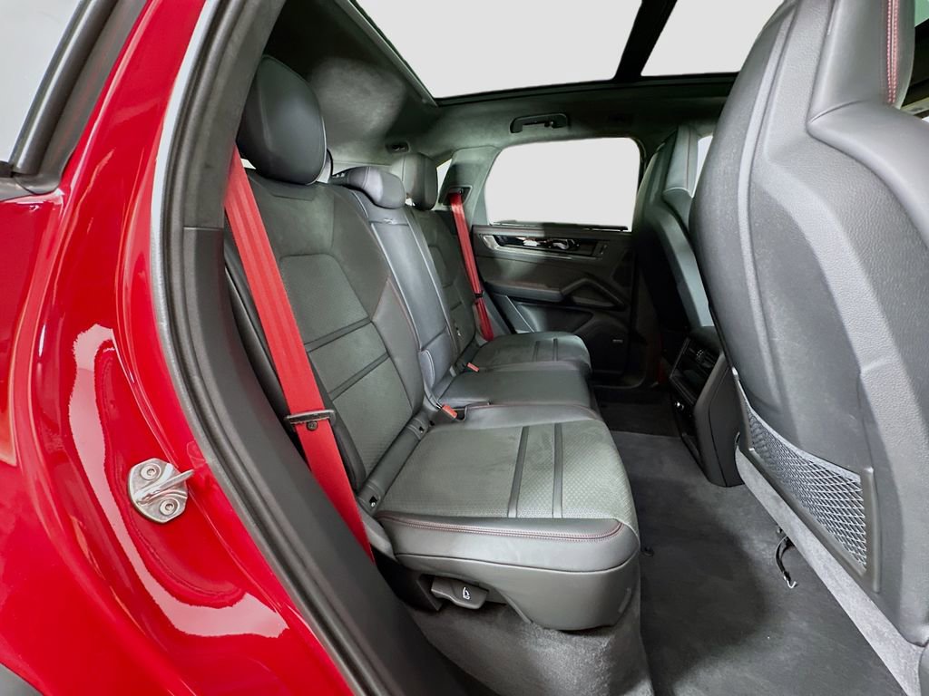Certified 2025 Porsche Cayenne GTS AWD/4WD image 29