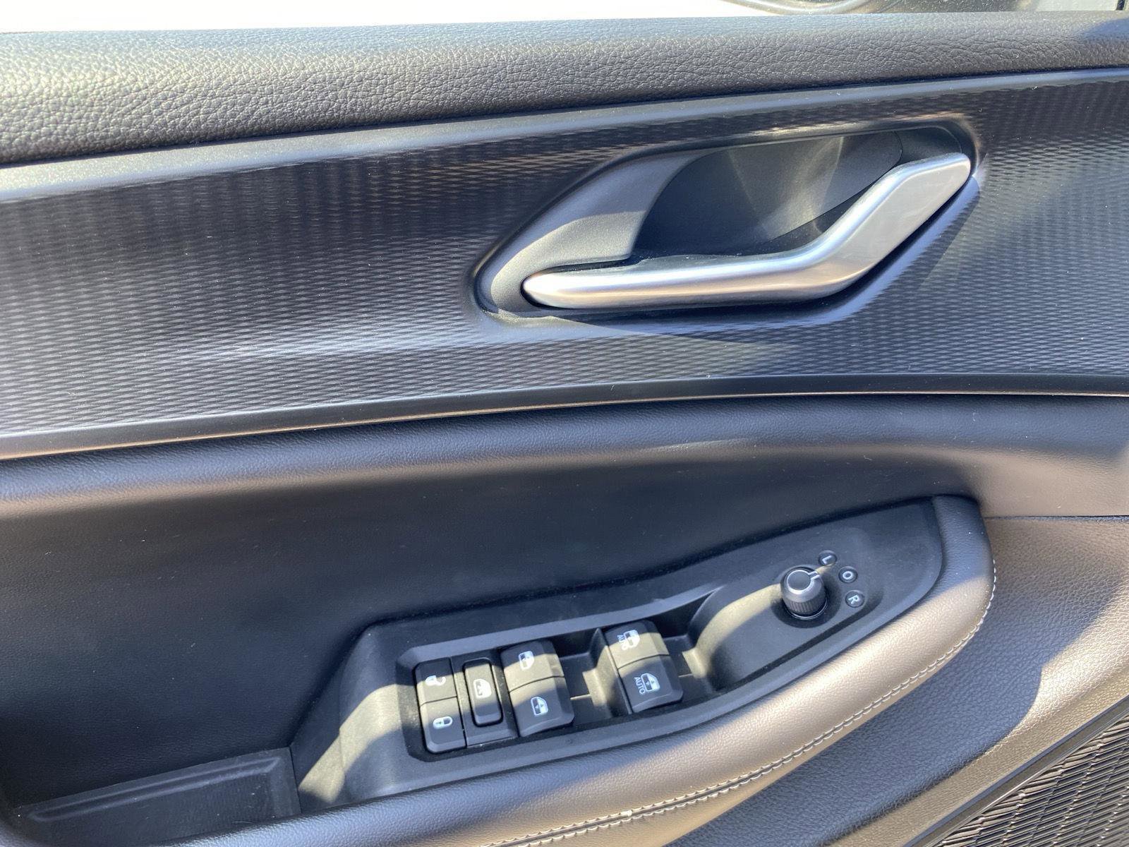 Used 2023 Jeep Grand Cherokee Laredo image 13