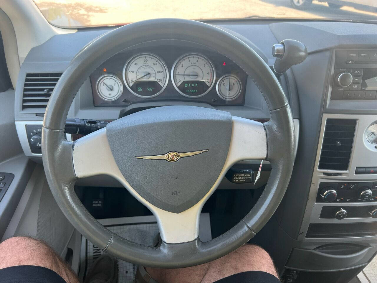 Used 2010 Chrysler Town & Country Touring image 20