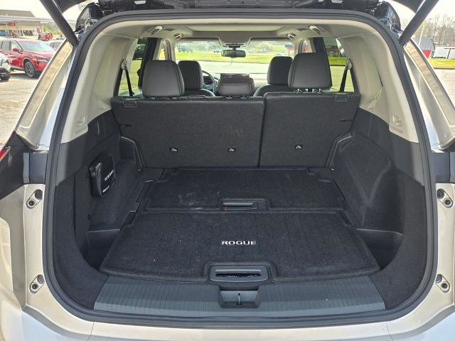 Certified 2025 Nissan Rogue SL w/ SL Premium Package FWD image 13
