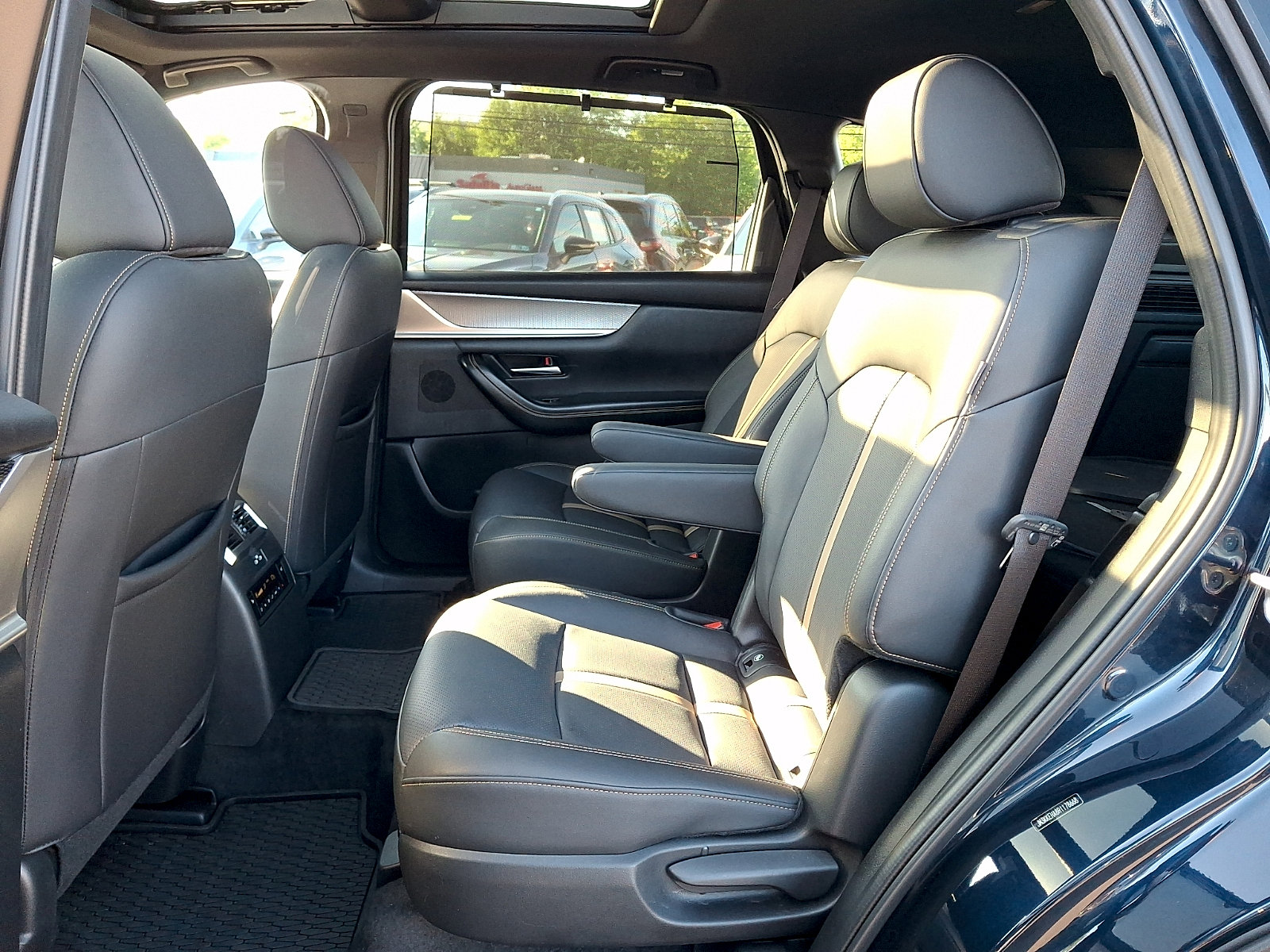 Certified 2024 MAZDA CX-90 Plug-In Hybrid w/ Premium Plus AWD/4WD image 11