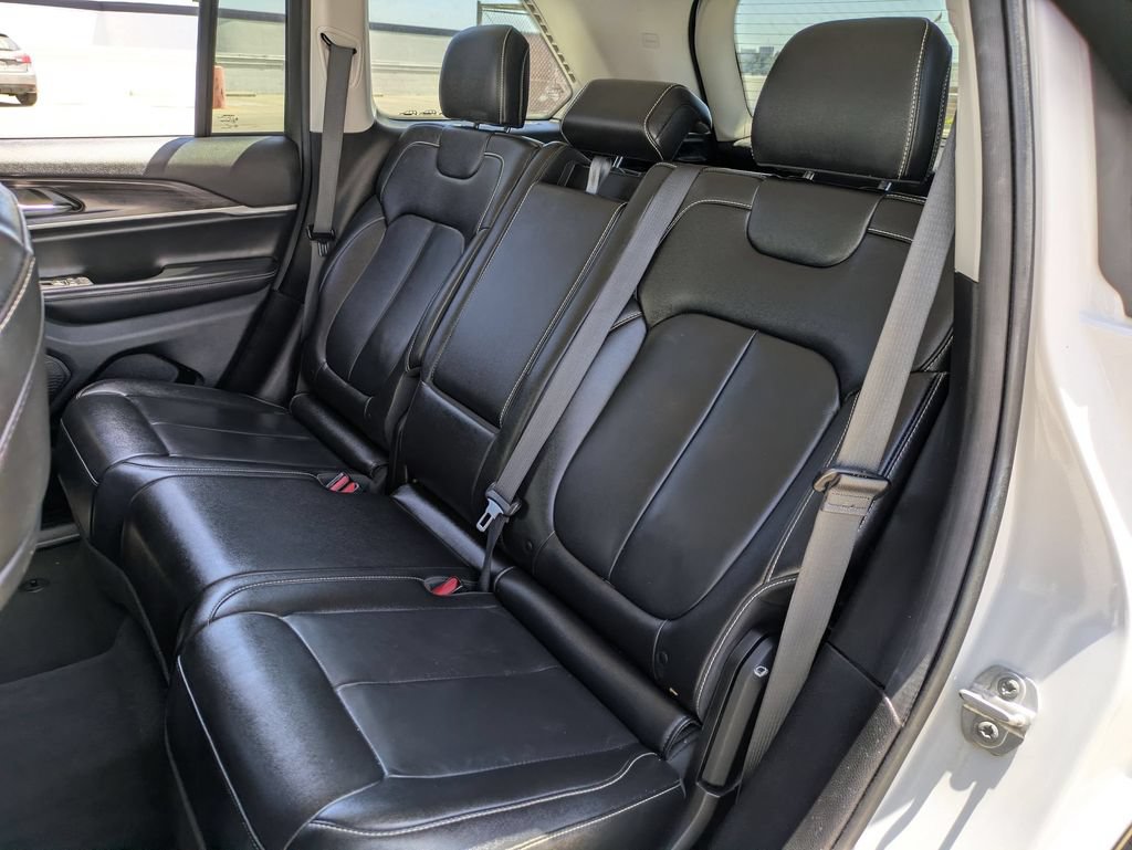 Used 2023 Jeep Grand Cherokee Limited AWD/4WD image 24