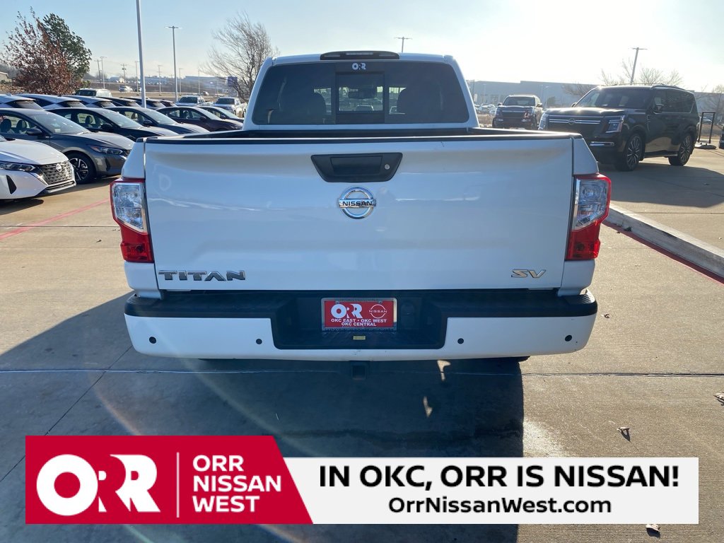 Used 2021 Nissan Titan SV w/ SV Convenience Package image 4