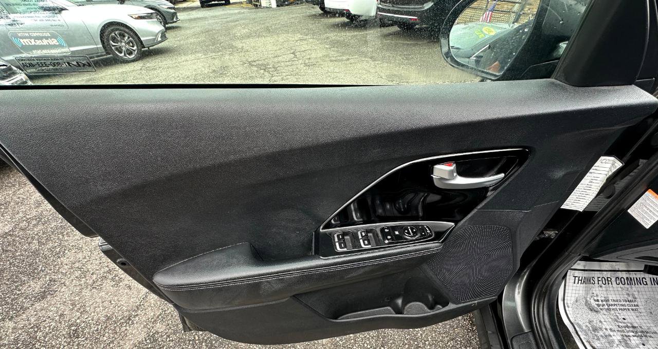 Used 2022 Kia Niro EX w/ Cold Weather Package FWD image 26