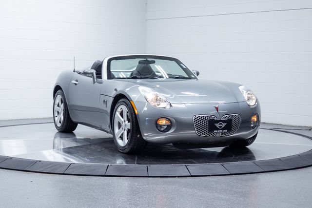Used 2006 Pontiac Solstice Convertible w/ Premium Package RWD image 4