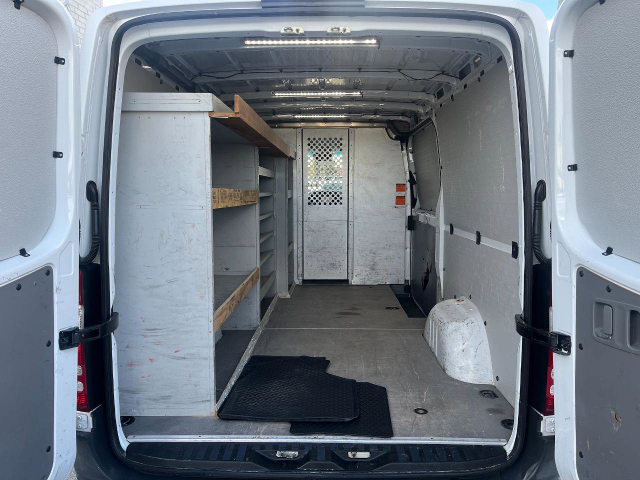Used 2015 Mercedes-Benz Sprinter 2500 image 16