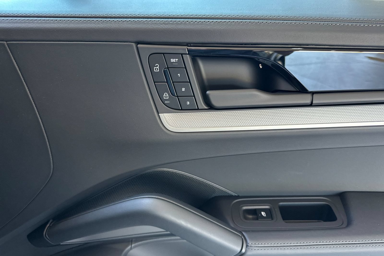 New 2026 Porsche Cayenne Coupe AWD/4WD image 20
