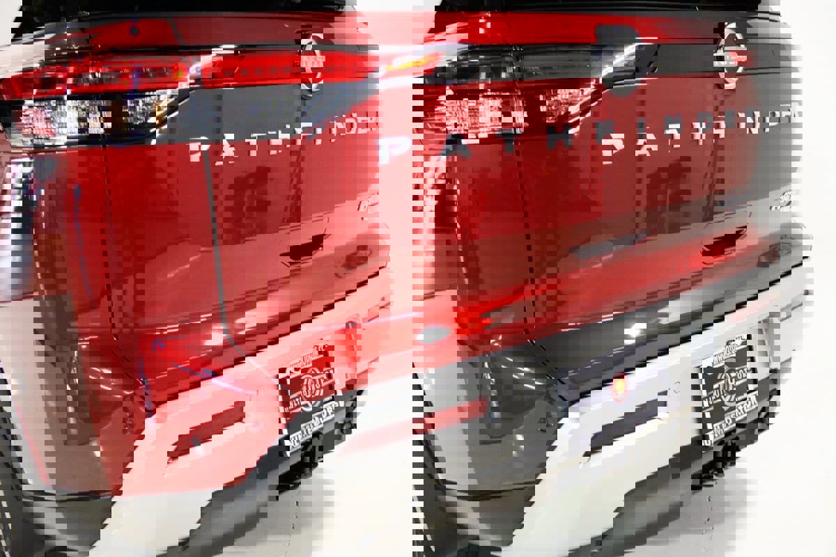 Used 2022 Nissan Pathfinder Platinum w/ Cargo Package image 68