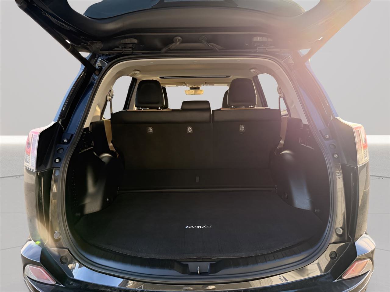 Used 2017 Toyota RAV4 Limited w/ Carpet Mat Package image 28