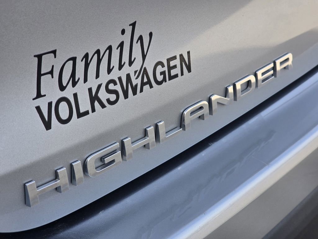 Used 2024 Toyota Highlander LE image 7