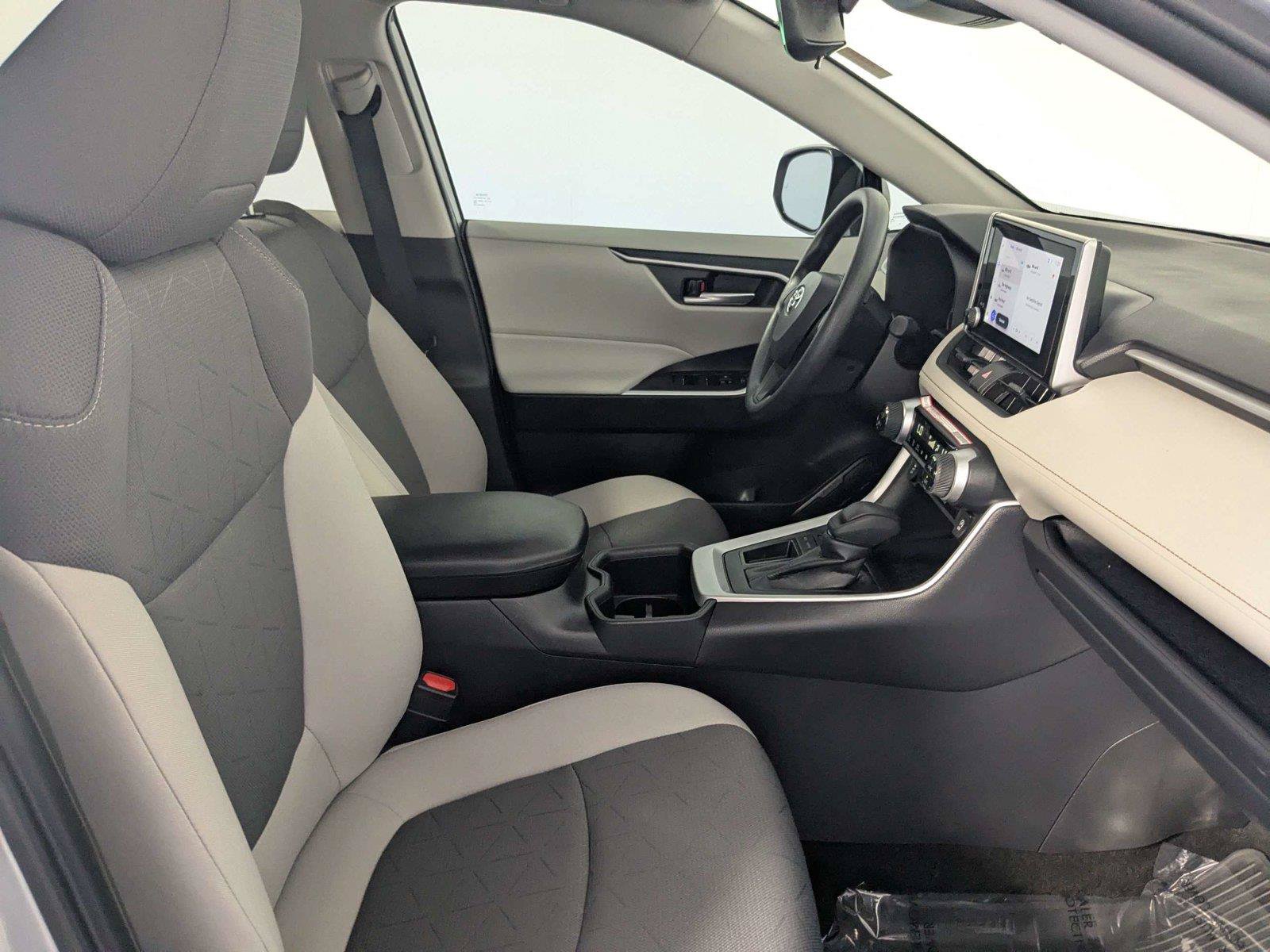 Used 2025 Toyota RAV4 XLE w/ Convenience Package FWD image 32