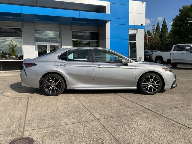 Used 2022 Toyota Camry SE image 8