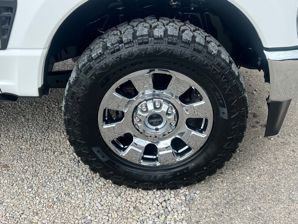 Used 2024 Ford F250 4x4 Crew Cab Super Duty image 10