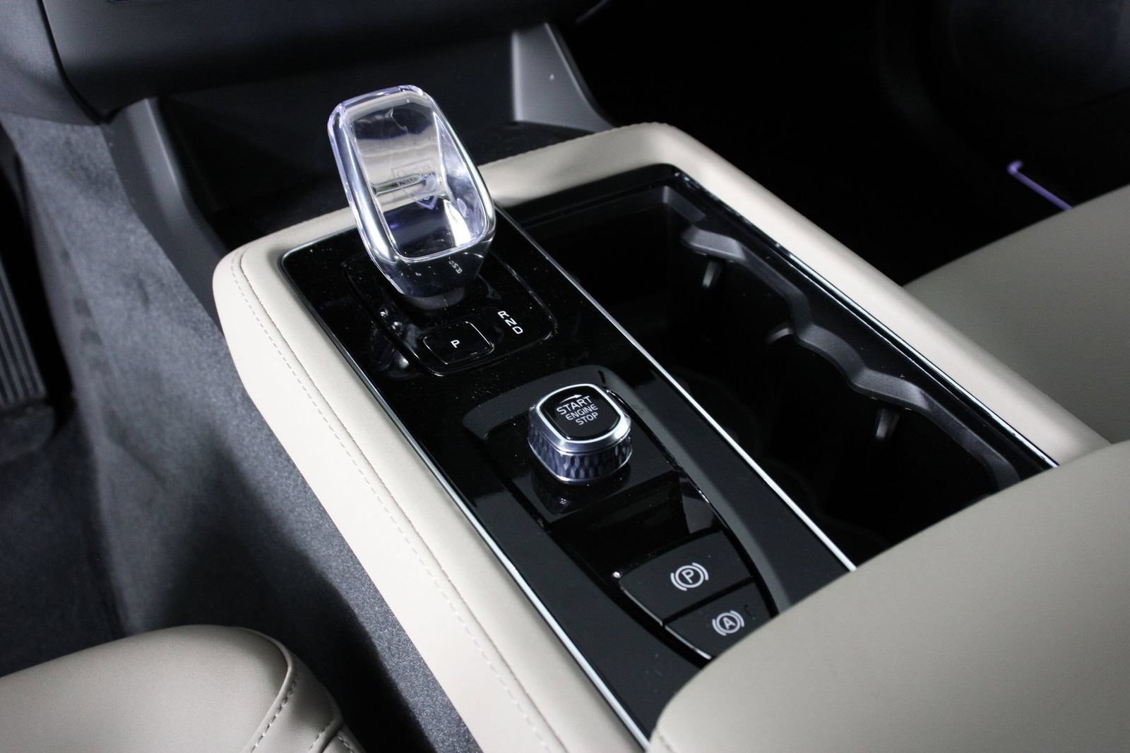 New 2026 Volvo XC90 T8 Plus AWD/4WD image 7