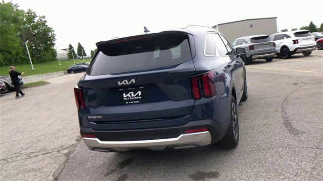 New 2025 Kia Sorento S w/ Panoramic Sunroof Package image 2